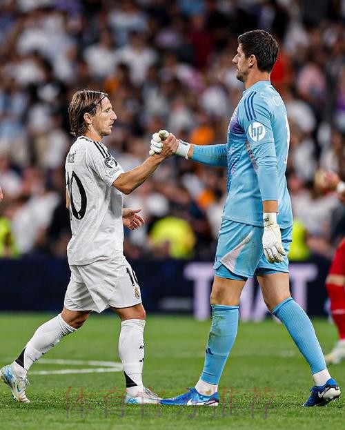 皇马1+1合同报价拉莫斯降薪续约 曼城虎视眈眈